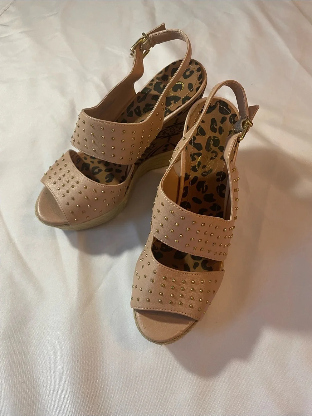 Jessica Simpson Women’s Gold Studded Tan Platform Wedge Heels Sz 8 1/2B (38 1/2)